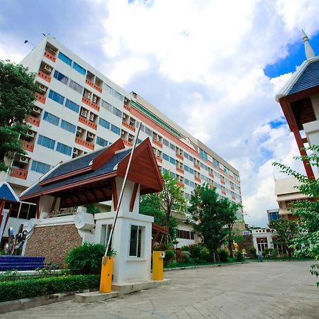 Jolly Suites & Spa Thapra Bangkok Exterior photo