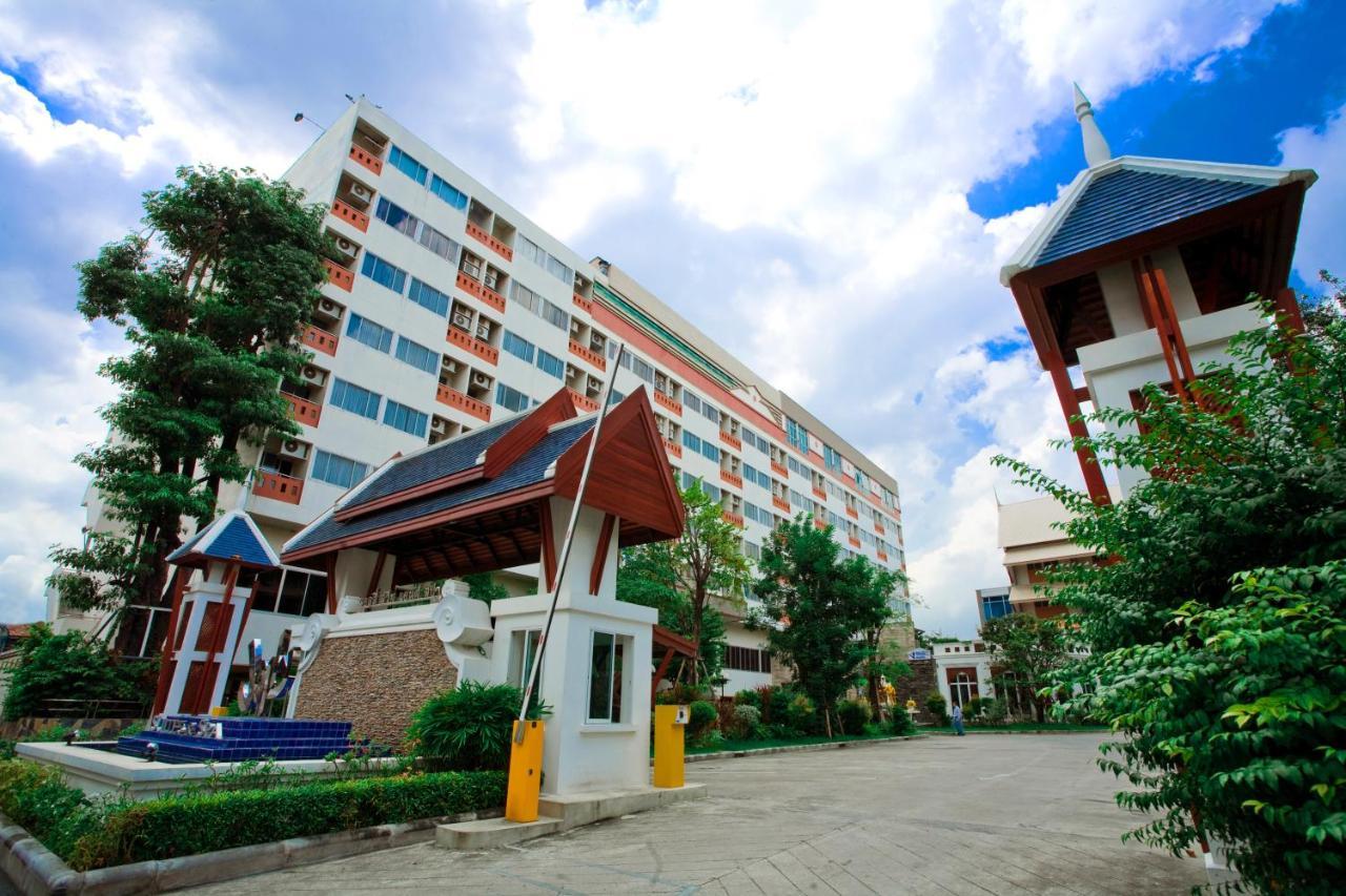 Jolly Suites & Spa Thapra Bangkok Exterior photo