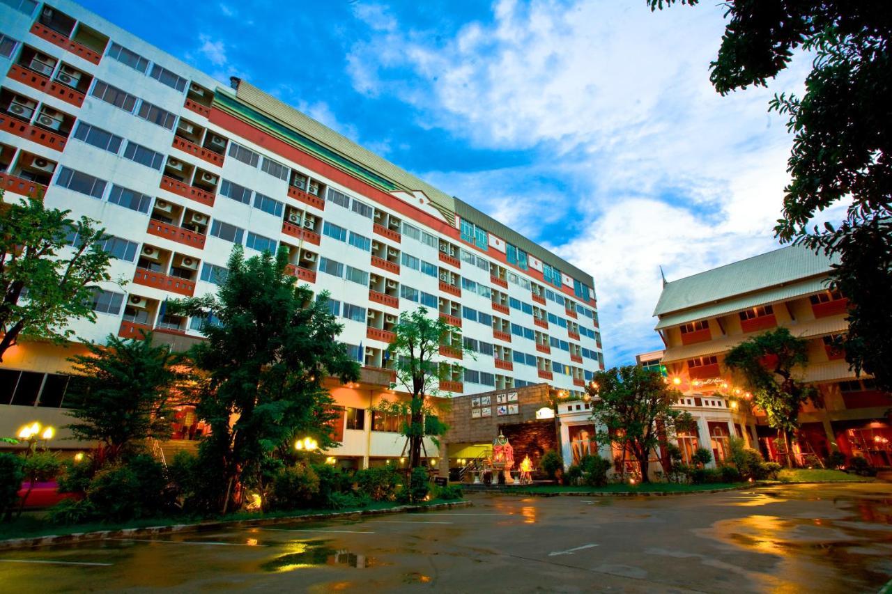 Jolly Suites & Spa Thapra Bangkok Exterior photo