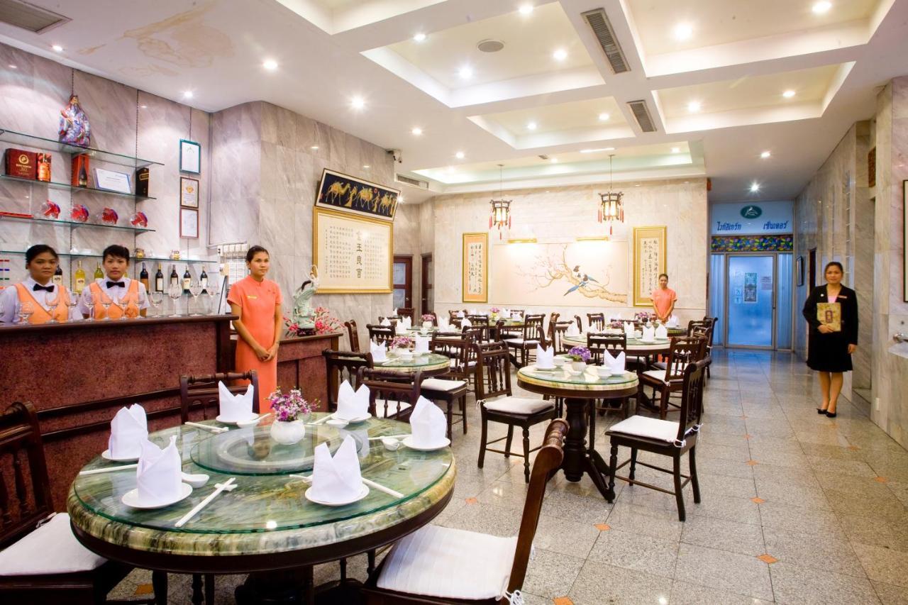 Jolly Suites & Spa Thapra Bangkok Exterior photo