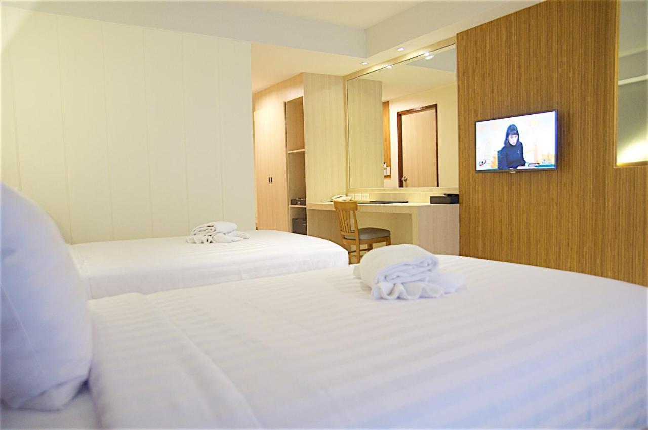 Jolly Suites & Spa Thapra Bangkok Exterior photo